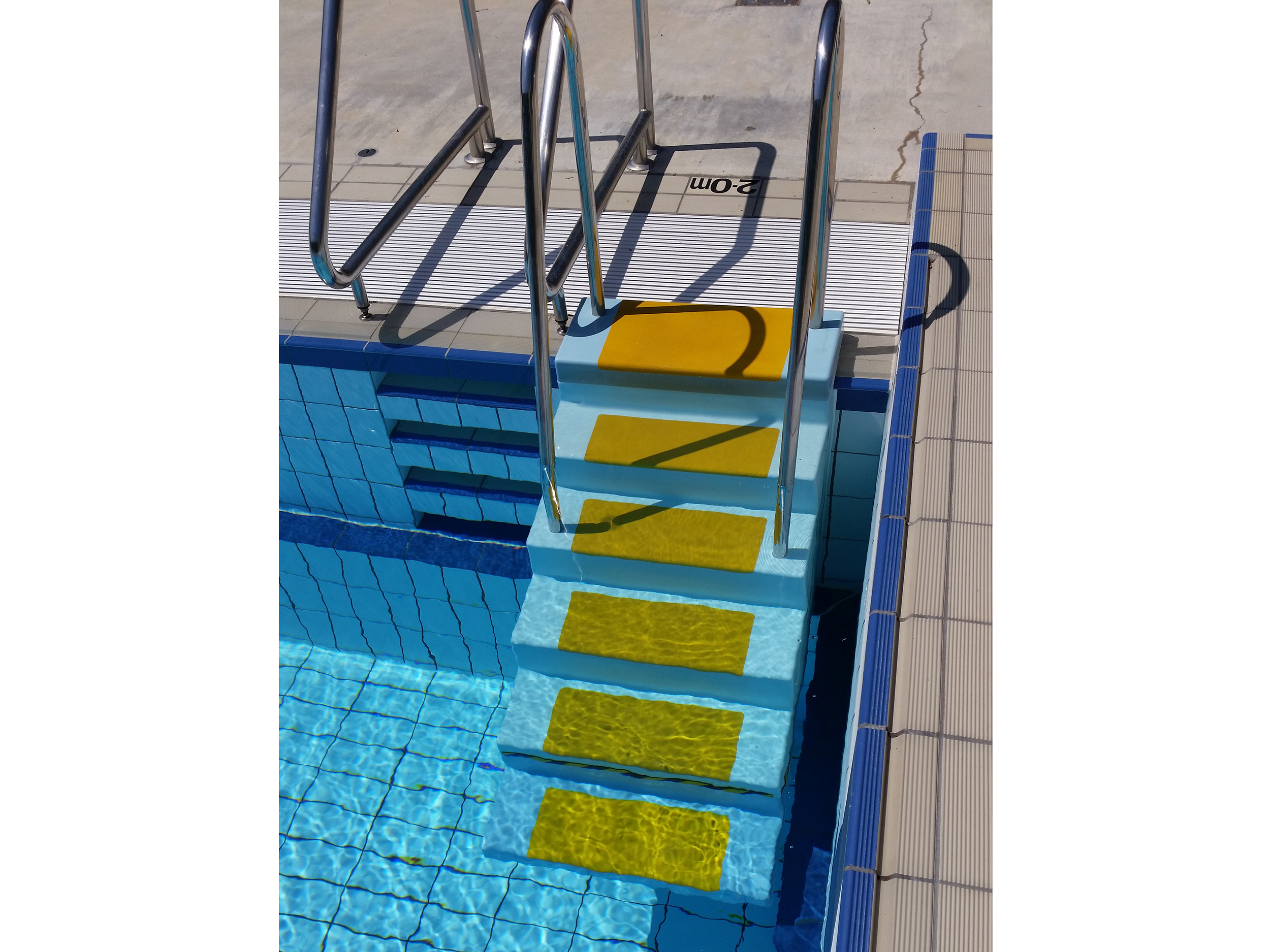 mobile aquatic stairs small 1